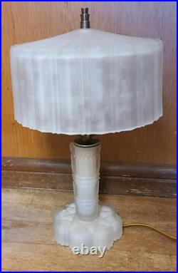 Beautiful 1930s Art Deco Boudoir Frosted White Glass Table Lamp