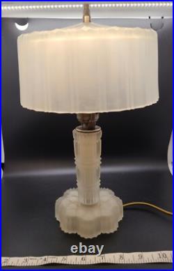 Beautiful 1930s Art Deco Boudoir Frosted White Glass Table Lamp