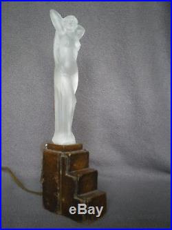 Lampe veilleuse statue en verre 1930 femme art deco antique lamp figurine woman