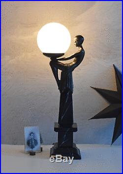 Nachttischlampe Frauenfigur Tischlampe Metropolis Tischleuchte Art Deco Lampe