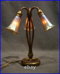 Tiffany 3 Lillies Art Nouveau Antique Table Lamp Glass with Braonze Base Deco