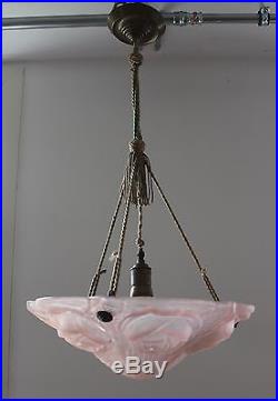 Tolle DEGUE Art Deco Schalenlampe aus Frankreich um 1920/30 rosa Pressglas