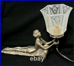 Vintage Chandler Boudoir Lamp Art Deco Figural Lady Woman Glass Light Shade 30s