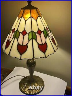 Vintage Tiffany Style Rose Flower Stained Glass Brass Art Deco Desk Lamp