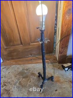 Vtg Art Deco Claw Footed Cast Iron accent lamp