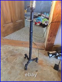 Vtg Art Deco Claw Footed Cast Iron accent lamp