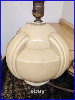 Vtg. Art deco cream/beige colored glass ribbed panel lamp