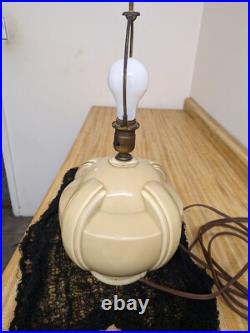 Vtg. Art deco cream/beige colored glass ribbed panel lamp
