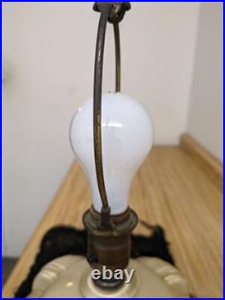 Vtg. Art deco cream/beige colored glass ribbed panel lamp