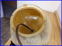 Vtg. Art deco cream/beige colored glass ribbed panel lamp
