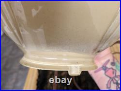 Vtg. Art deco cream/beige colored glass ribbed panel lamp