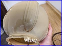 Vtg. Art deco cream/beige colored glass ribbed panel lamp