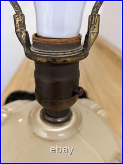Vtg. Art deco cream/beige colored glass ribbed panel lamp