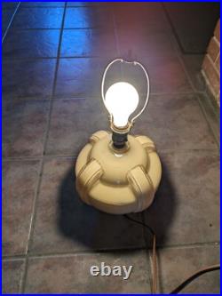 Vtg. Art deco cream/beige colored glass ribbed panel lamp